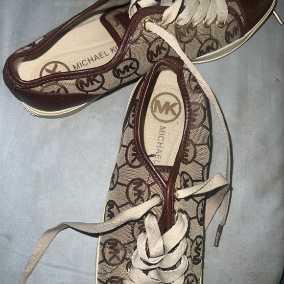 Michael Kors - Picture 2 of 3